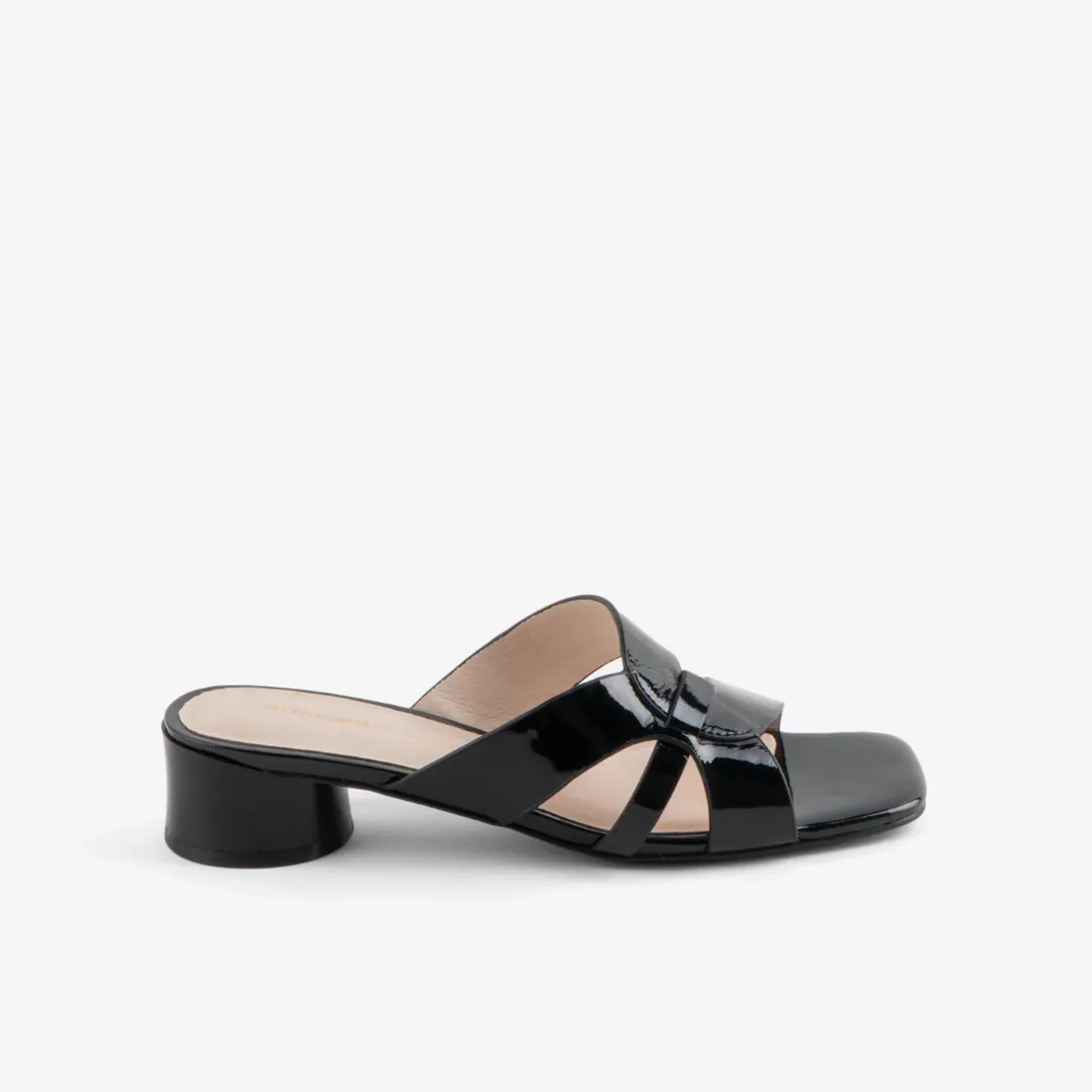 Beatrix Heeled Sandal (Black)